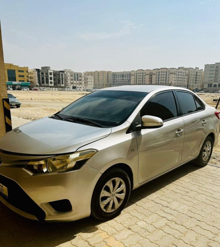 سيارة تويوتا ياريس مستعملة للبيع في الامارات دبي
