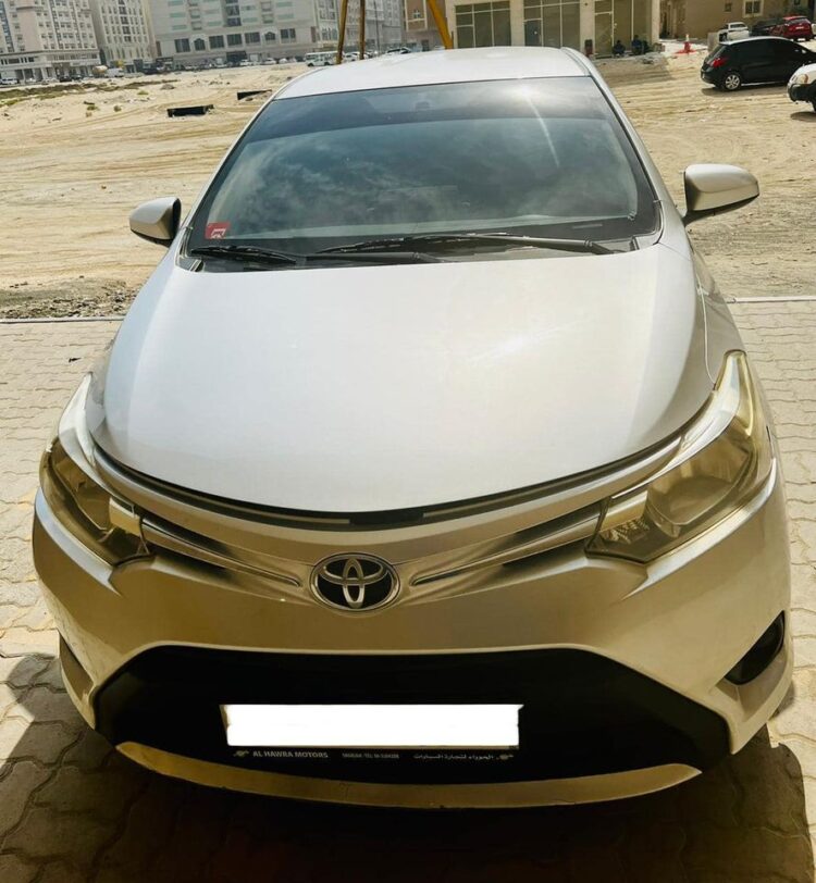 سيارة تويوتا ياريس مستعملة للبيع في الامارات دبي