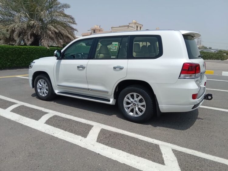 سيارات تويوتا لاندكروزر للبيع  في الكويت