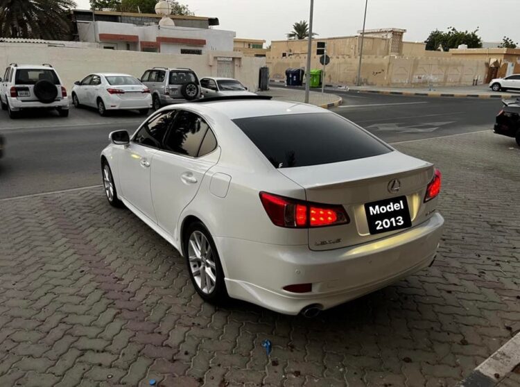 سيارات لكزس 2013 للبيع في الامارات بسعر رخيص