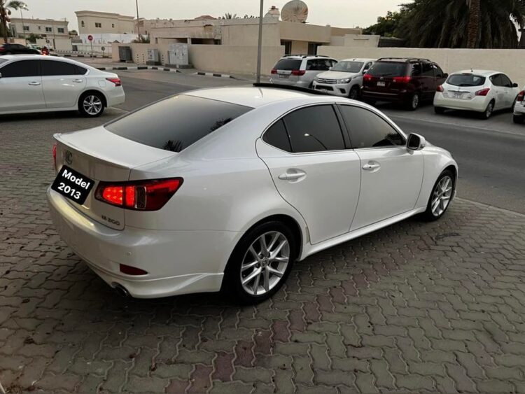 سيارات لكزس 2013 للبيع في الامارات بسعر رخيص