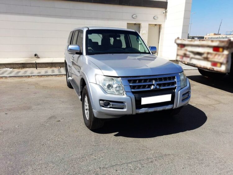 سيارات ميتسوبيشي باجيرو مستعملة للبيع في الكويت بسعر رخيص