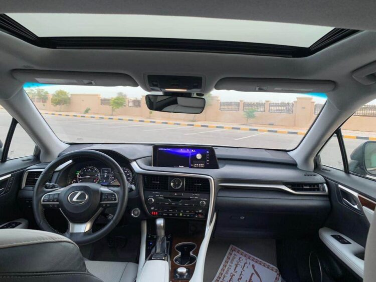 سياره لكزس RX350 موديل 2017 للبيع في سلطنة عمان